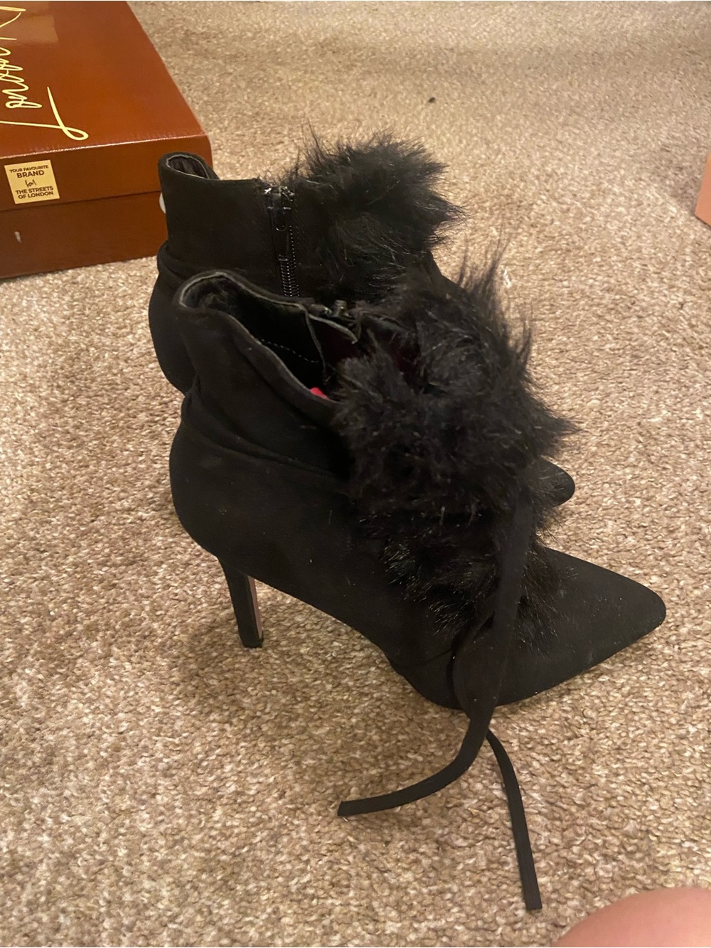 Black heel boots - Picture 3 of 3